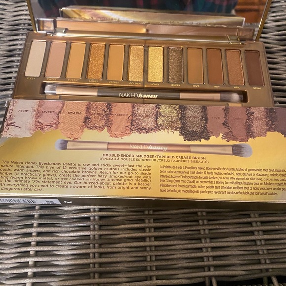 New in box urban decay eyeshadow set honey - Picture 2 of 2